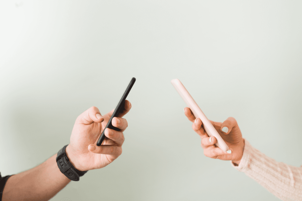 two people texting