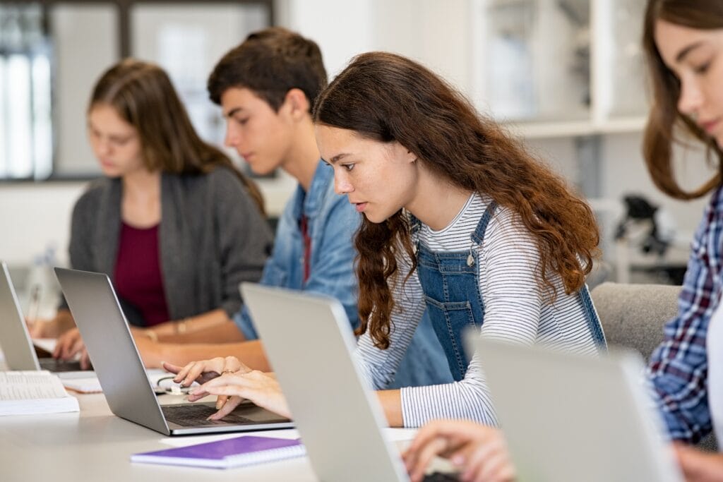 college students working in computer lab